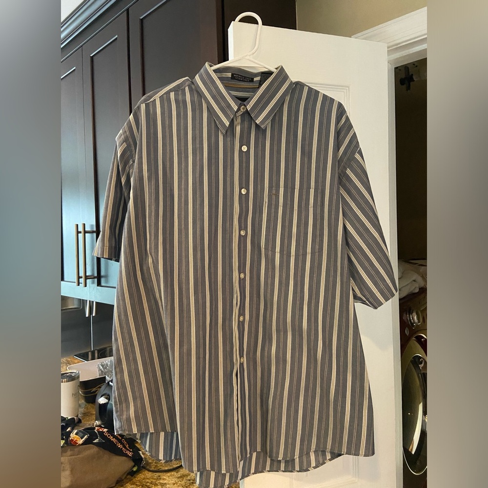 Van Heusen Blue and White Button Up